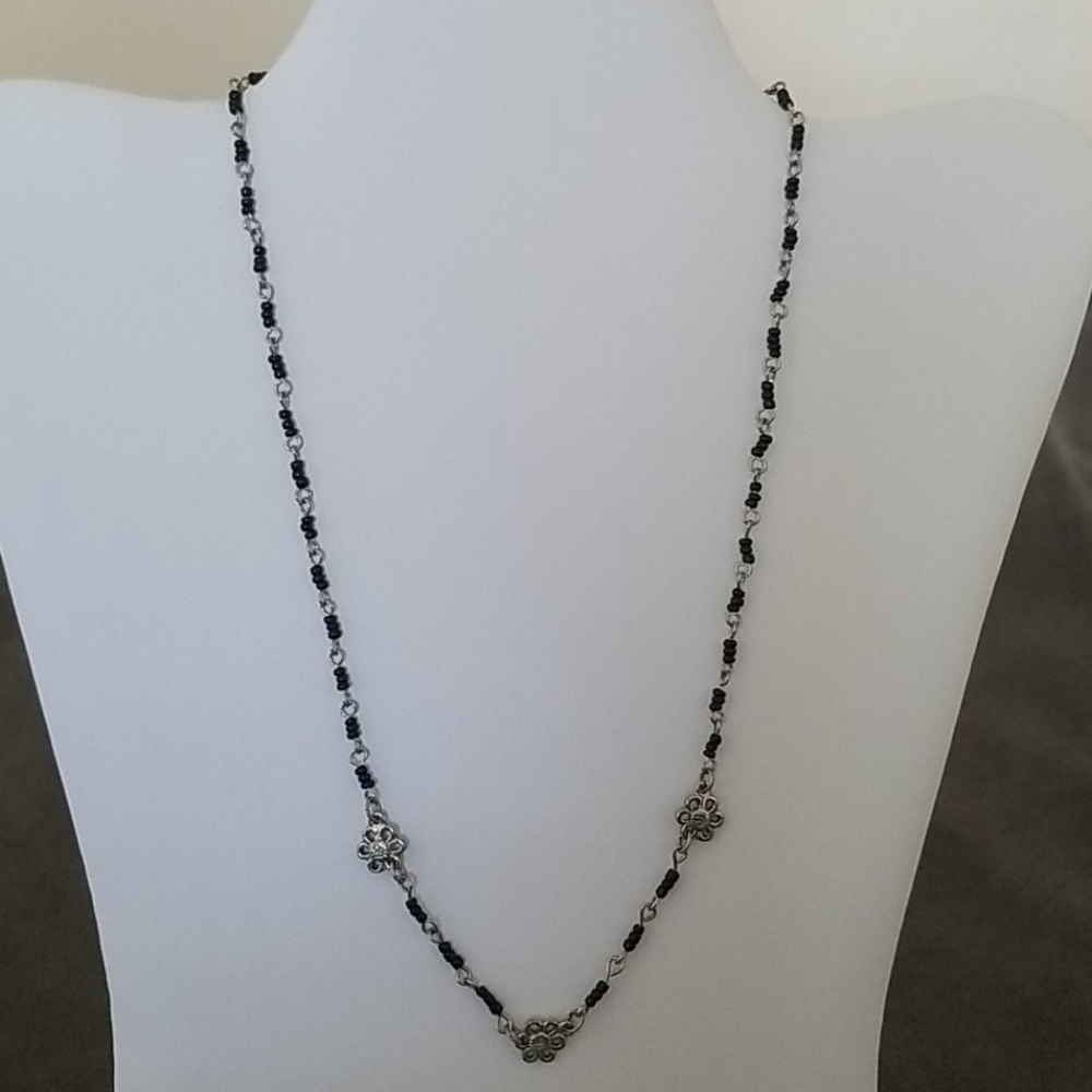 Beaded 1990s Flower Necklace
